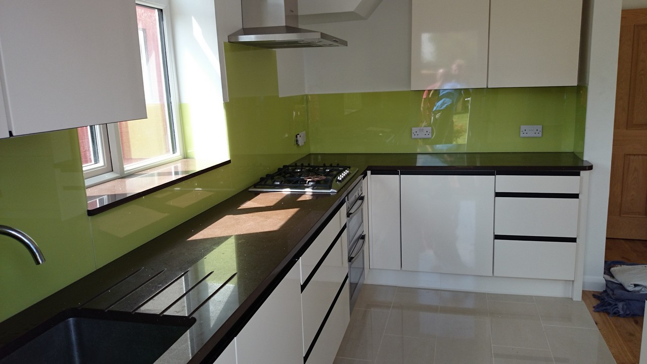 Lime green glass kitchen splashback installed by Manor Park glaziers